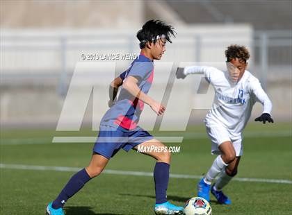 Thumbnail 1 in Roaring Fork vs. Kent Denver (CHSAA 3A State Final) photogallery.