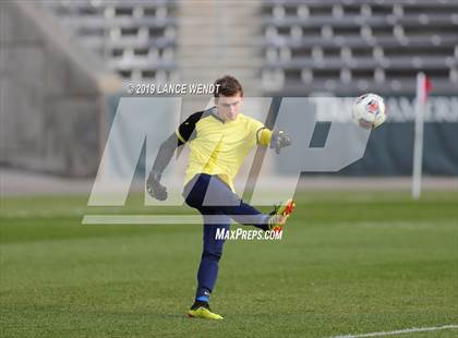 Thumbnail 1 in Roaring Fork vs. Kent Denver (CHSAA 3A State Final) photogallery.