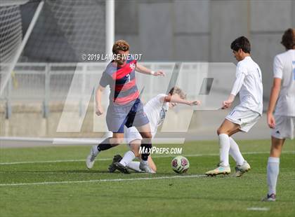 Thumbnail 1 in Roaring Fork vs. Kent Denver (CHSAA 3A State Final) photogallery.