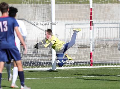 Thumbnail 3 in Roaring Fork vs. Kent Denver (CHSAA 3A State Final) photogallery.