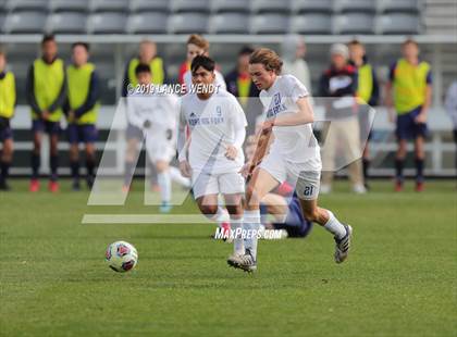 Thumbnail 3 in Roaring Fork vs. Kent Denver (CHSAA 3A State Final) photogallery.