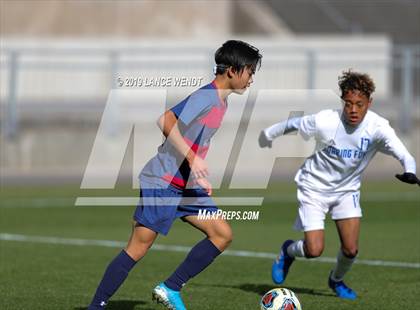 Thumbnail 3 in Roaring Fork vs. Kent Denver (CHSAA 3A State Final) photogallery.