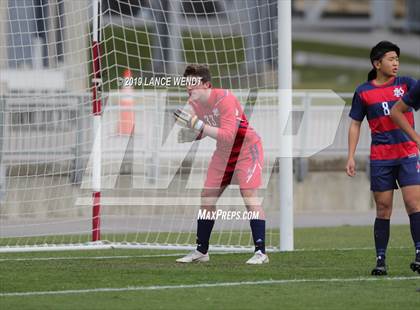 Thumbnail 3 in Roaring Fork vs. Kent Denver (CHSAA 3A State Final) photogallery.