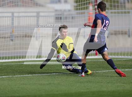 Thumbnail 3 in Roaring Fork vs. Kent Denver (CHSAA 3A State Final) photogallery.