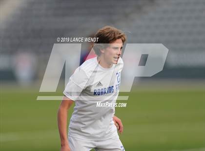 Thumbnail 3 in Roaring Fork vs. Kent Denver (CHSAA 3A State Final) photogallery.