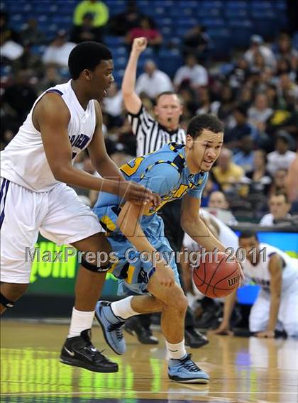 Thumbnail 1 in Center vs. Sacramento (CIF SJS D3 Final) photogallery.