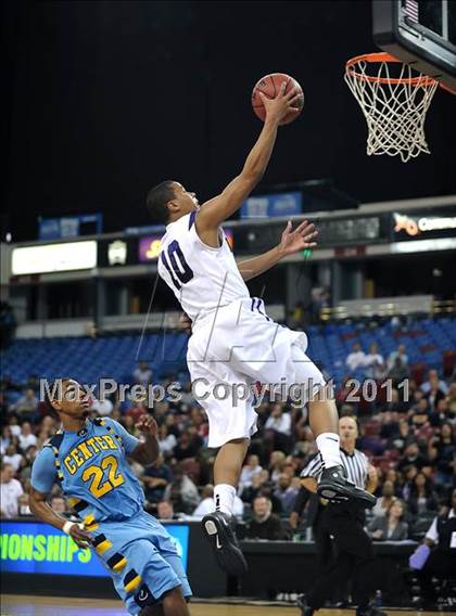 Thumbnail 1 in Center vs. Sacramento (CIF SJS D3 Final) photogallery.