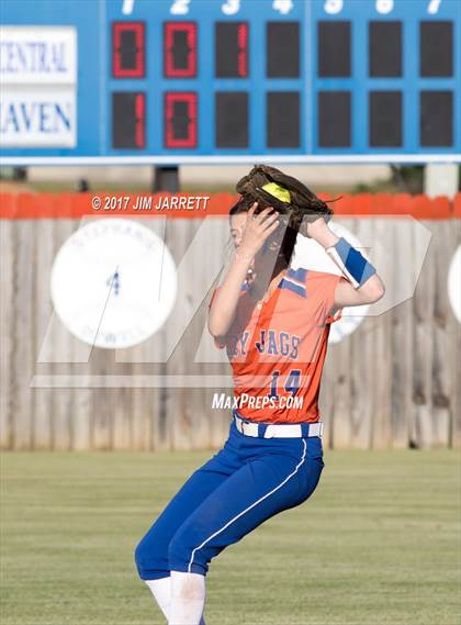 Thumbnail 3 in Madison Central vs. Southaven photogallery.