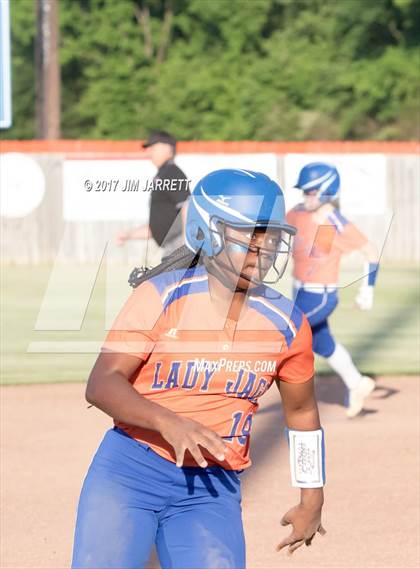 Thumbnail 3 in Madison Central vs. Southaven photogallery.