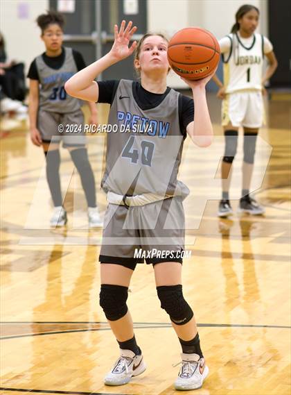 Thumbnail 1 in Jordan vs Paetow photogallery.