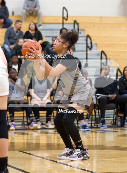 Thumbnail 1 in Jordan vs Paetow photogallery.