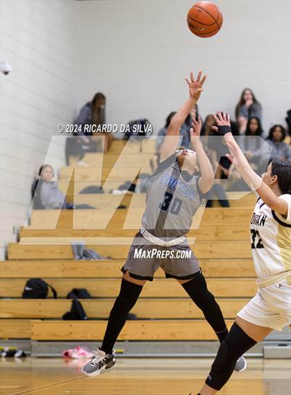 Thumbnail 2 in Jordan vs Paetow photogallery.