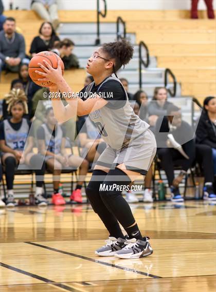 Thumbnail 3 in Jordan vs Paetow photogallery.