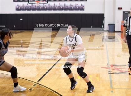 Thumbnail 3 in Jordan vs Paetow photogallery.