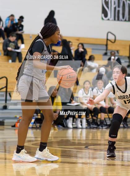 Thumbnail 1 in Jordan vs Paetow photogallery.