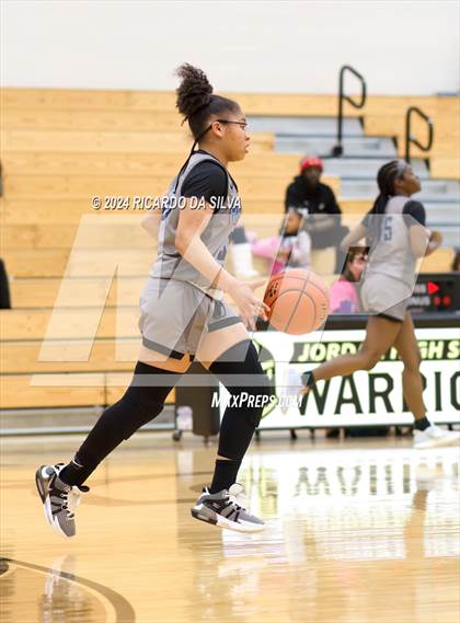 Thumbnail 3 in Jordan vs Paetow photogallery.