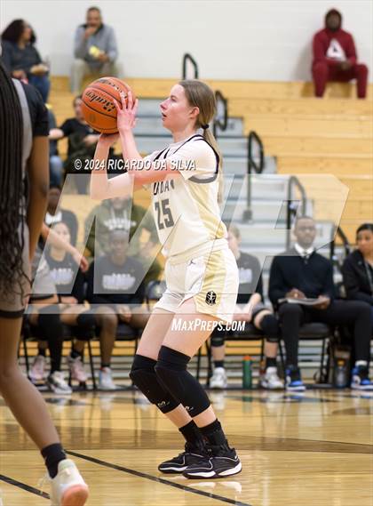 Thumbnail 1 in Jordan vs Paetow photogallery.