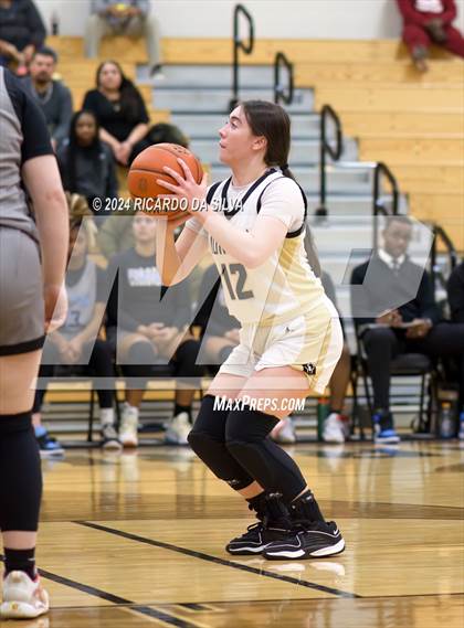 Thumbnail 3 in Jordan vs Paetow photogallery.