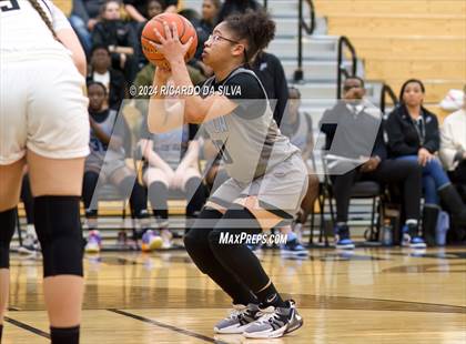 Thumbnail 2 in Jordan vs Paetow photogallery.