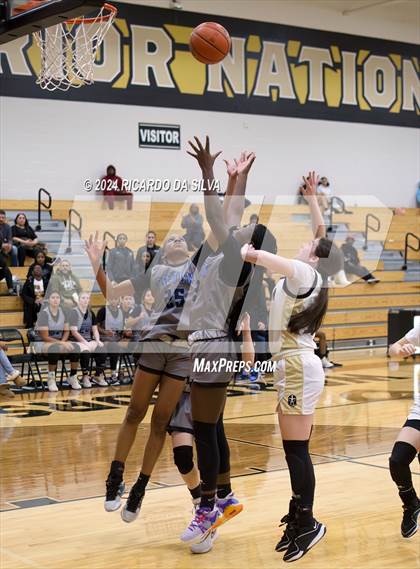 Thumbnail 3 in Jordan vs Paetow photogallery.