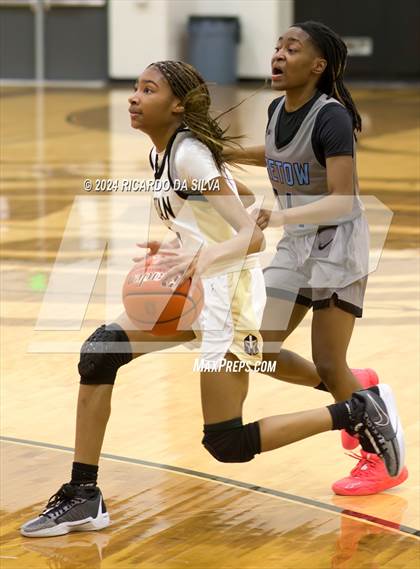Thumbnail 3 in Jordan vs Paetow photogallery.