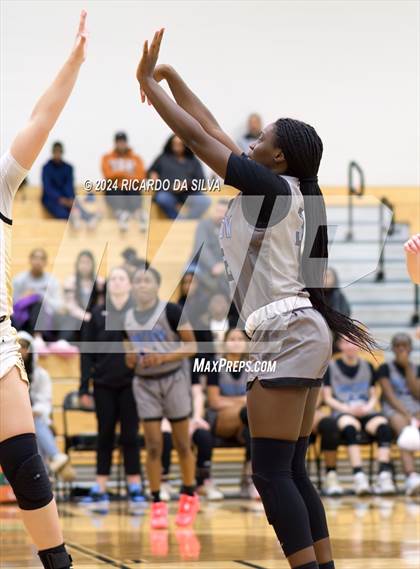 Thumbnail 2 in Jordan vs Paetow photogallery.