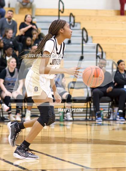 Thumbnail 3 in Jordan vs Paetow photogallery.