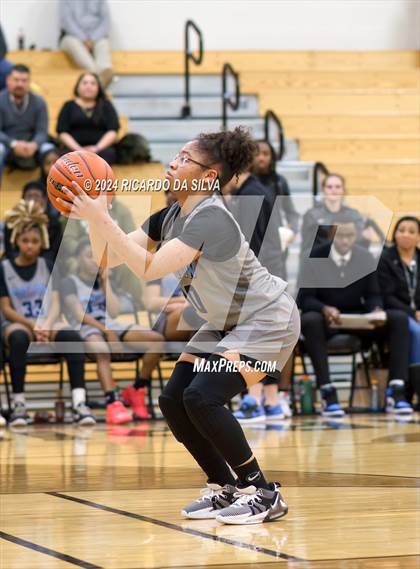Thumbnail 3 in Jordan vs Paetow photogallery.