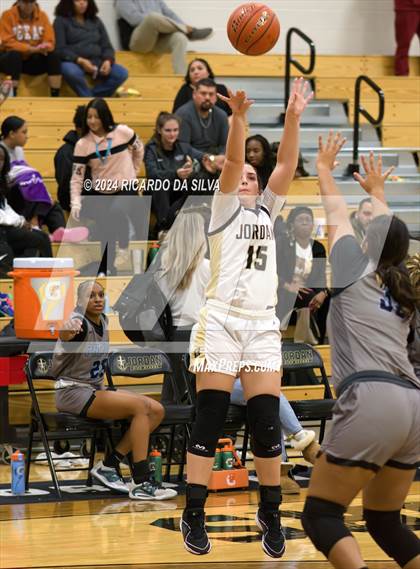 Thumbnail 1 in Jordan vs Paetow photogallery.