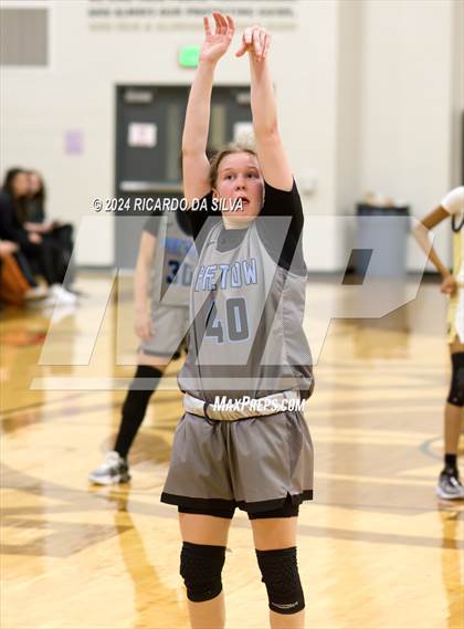 Thumbnail 1 in Jordan vs Paetow photogallery.