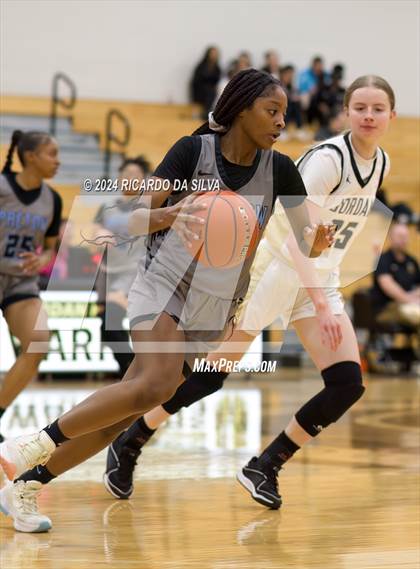 Thumbnail 3 in Jordan vs Paetow photogallery.