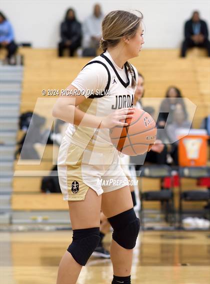 Thumbnail 3 in Jordan vs Paetow photogallery.