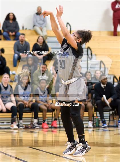 Thumbnail 3 in Jordan vs Paetow photogallery.