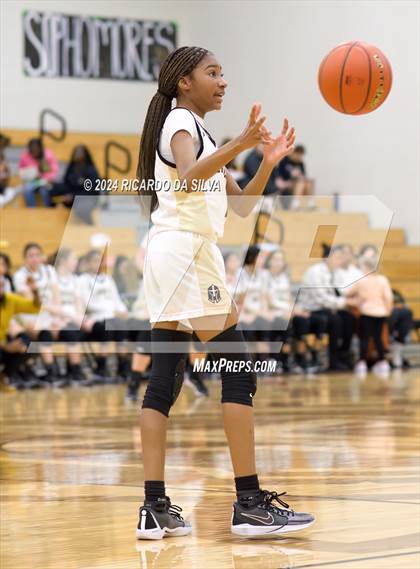 Thumbnail 3 in Jordan vs Paetow photogallery.