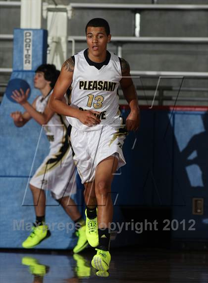 Thumbnail 1 in Rockwall vs. Pleasant Grove (Thanksgiving Hoopfest) photogallery.