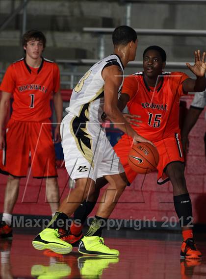 Thumbnail 2 in Rockwall vs. Pleasant Grove (Thanksgiving Hoopfest) photogallery.