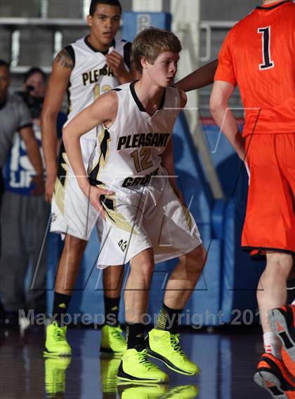 Thumbnail 2 in Rockwall vs. Pleasant Grove (Thanksgiving Hoopfest) photogallery.