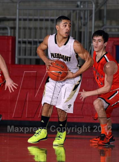 Thumbnail 3 in Rockwall vs. Pleasant Grove (Thanksgiving Hoopfest) photogallery.