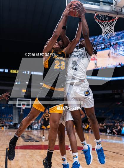 Thumbnail 1 in Fort Bend Marshall vs. Mansfield Summit (UIL 5A Basketball Division II Final) photogallery.