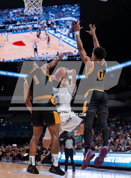 Thumbnail 2 in Fort Bend Marshall vs. Mansfield Summit (UIL 5A Basketball Division II Final) photogallery.