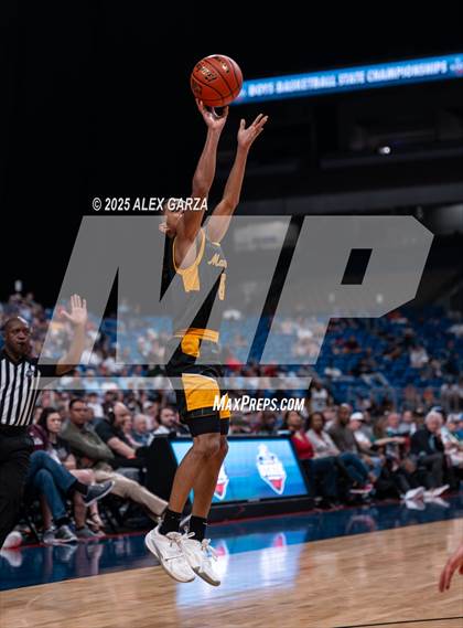 Thumbnail 2 in Fort Bend Marshall vs. Mansfield Summit (UIL 5A Basketball Division II Final) photogallery.