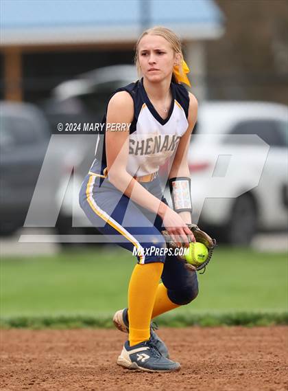 Thumbnail 3 in Neshannock @ Shenango photogallery.