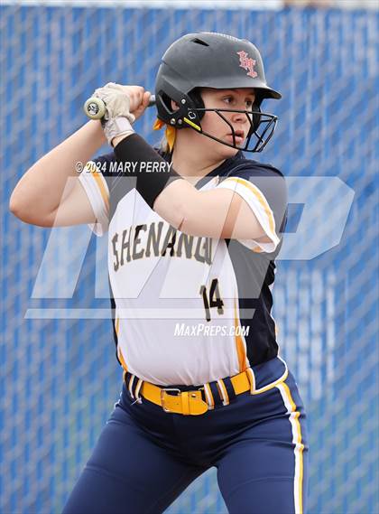 Thumbnail 3 in Neshannock @ Shenango photogallery.