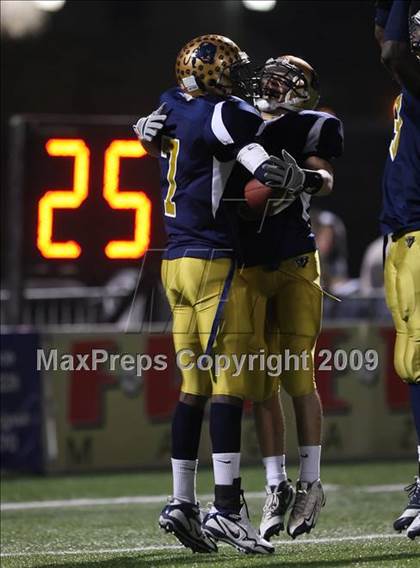 Thumbnail 1 in Sweet Home vs. Whitesboro (NYSPHSAA Class A Semifinal) photogallery.