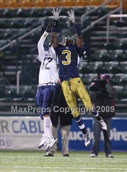 Thumbnail 1 in Sweet Home vs. Whitesboro (NYSPHSAA Class A Semifinal) photogallery.