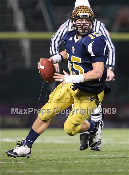 Thumbnail 3 in Sweet Home vs. Whitesboro (NYSPHSAA Class A Semifinal) photogallery.