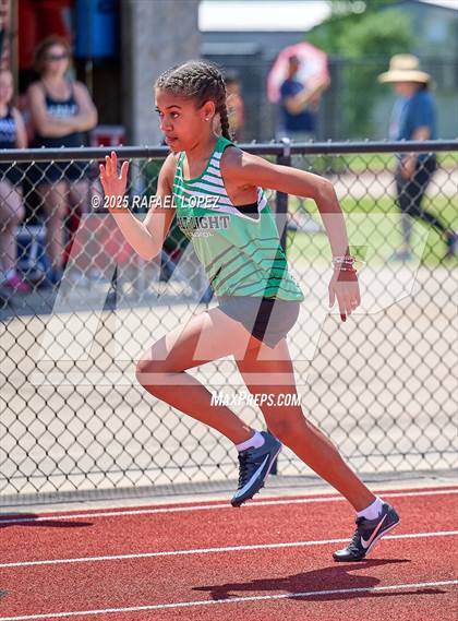 Thumbnail 3 in Lake Houston Conquerors Invitational (400M) photogallery.