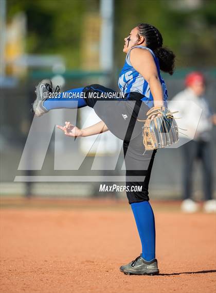 Thumbnail 2 in Herricks vs. Sacred Heart Academy photogallery.