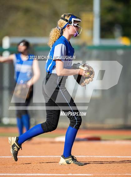 Thumbnail 2 in Herricks vs. Sacred Heart Academy photogallery.
