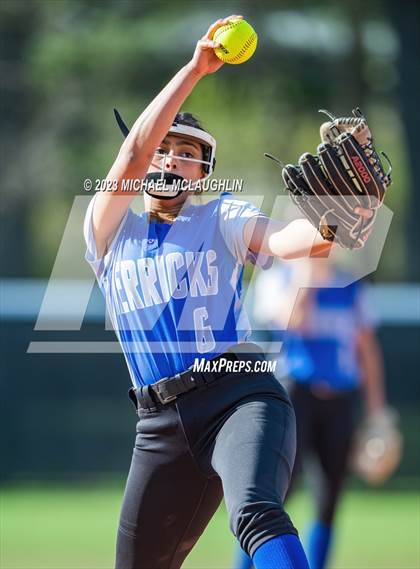 Thumbnail 2 in Herricks vs. Sacred Heart Academy photogallery.